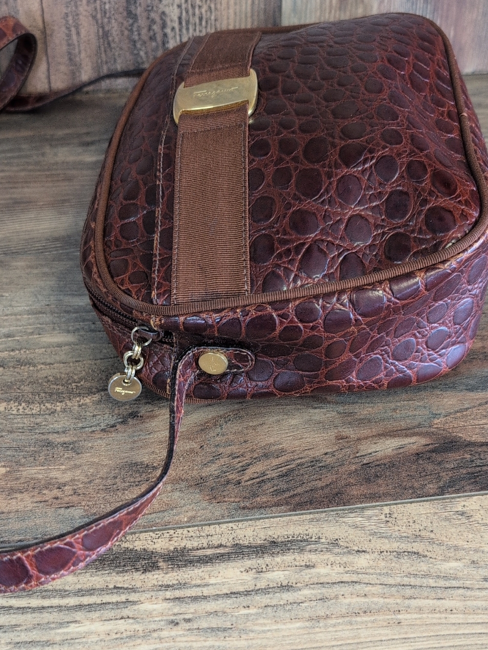 Salvatore Ferragamo Vara Ribbo Crocodile Embossed Leather Shoulder Crossboy Bag - Picture 11 of 13